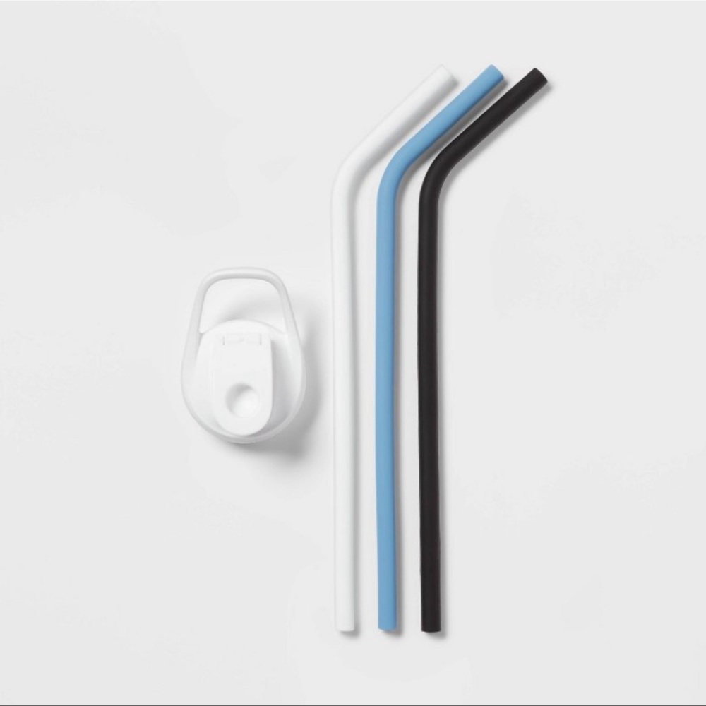 Room Essentials chug lid & silicone straws